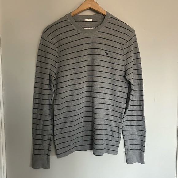 Abercrombie & Fitch Striped Muscle Long Sleeve Shirt - Picture 2 of 5